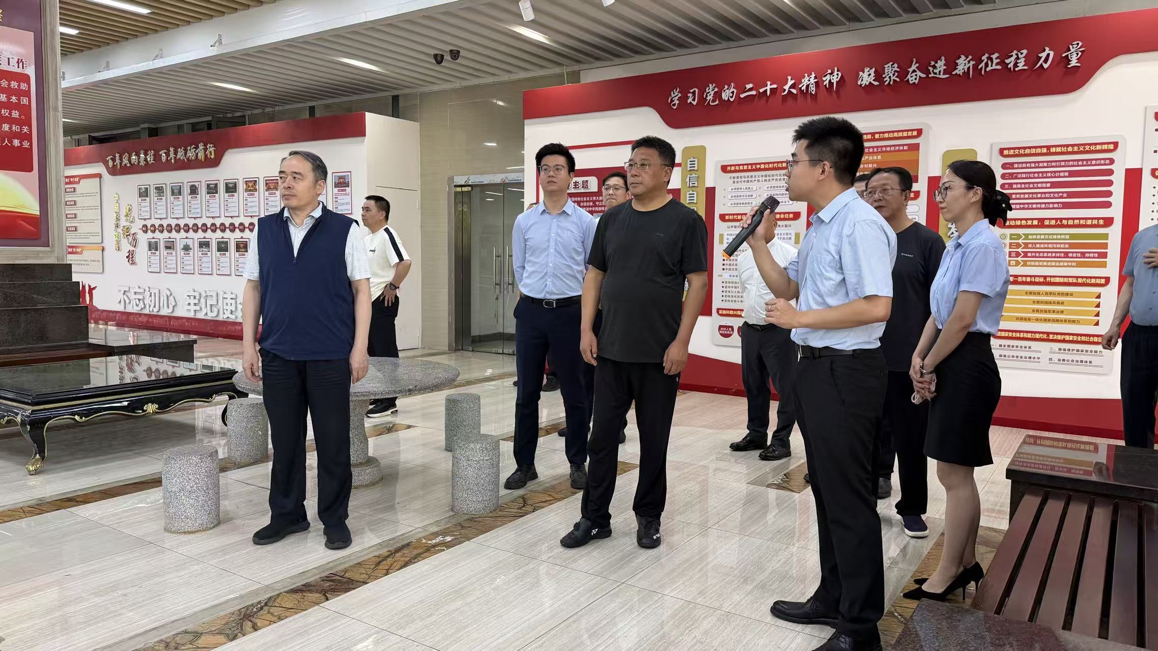 黔粤调研2.jpg
